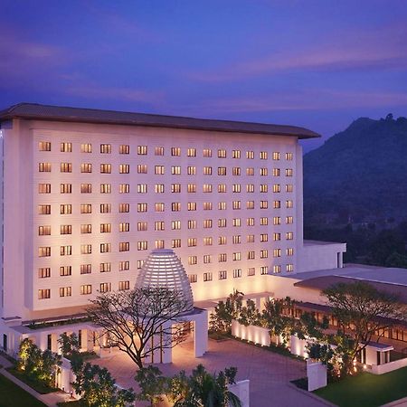 Vivanta Guwahati Bagian luar foto