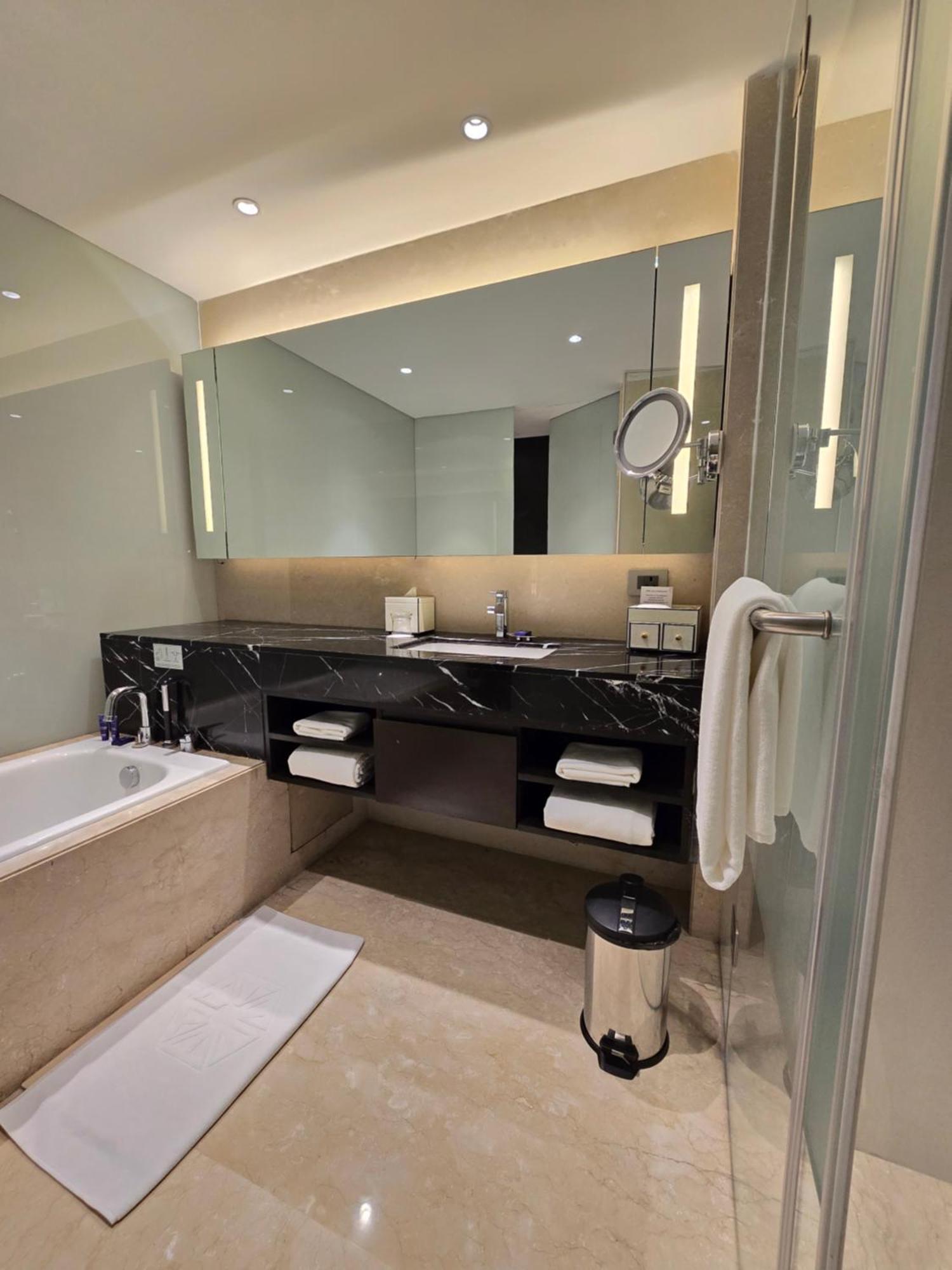 Vivanta Guwahati Bagian luar foto
